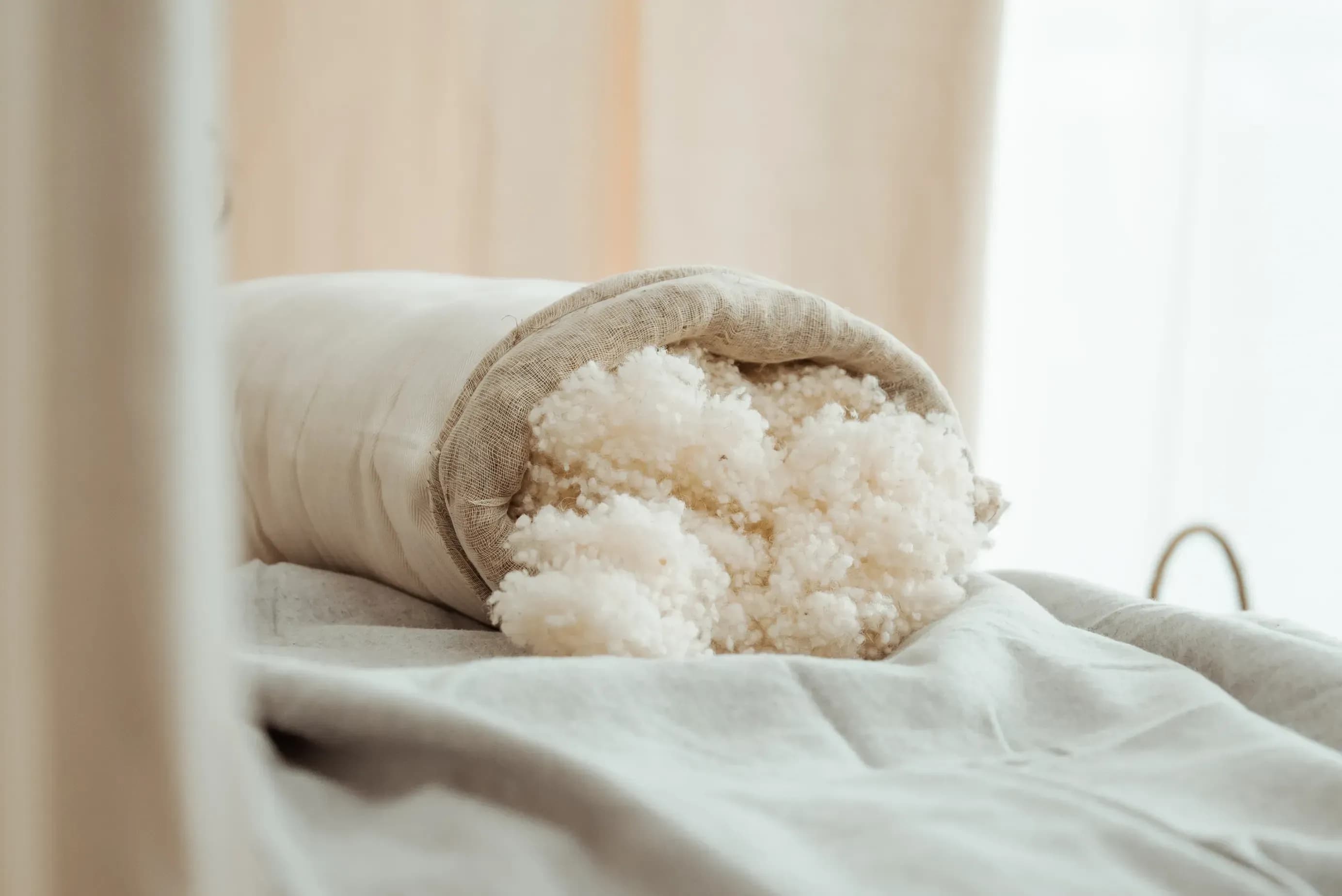 Wolle-Hanf Kissen mit Schafwollflocken – Allergikerfreundlich, formstabil & individuell anpassbar