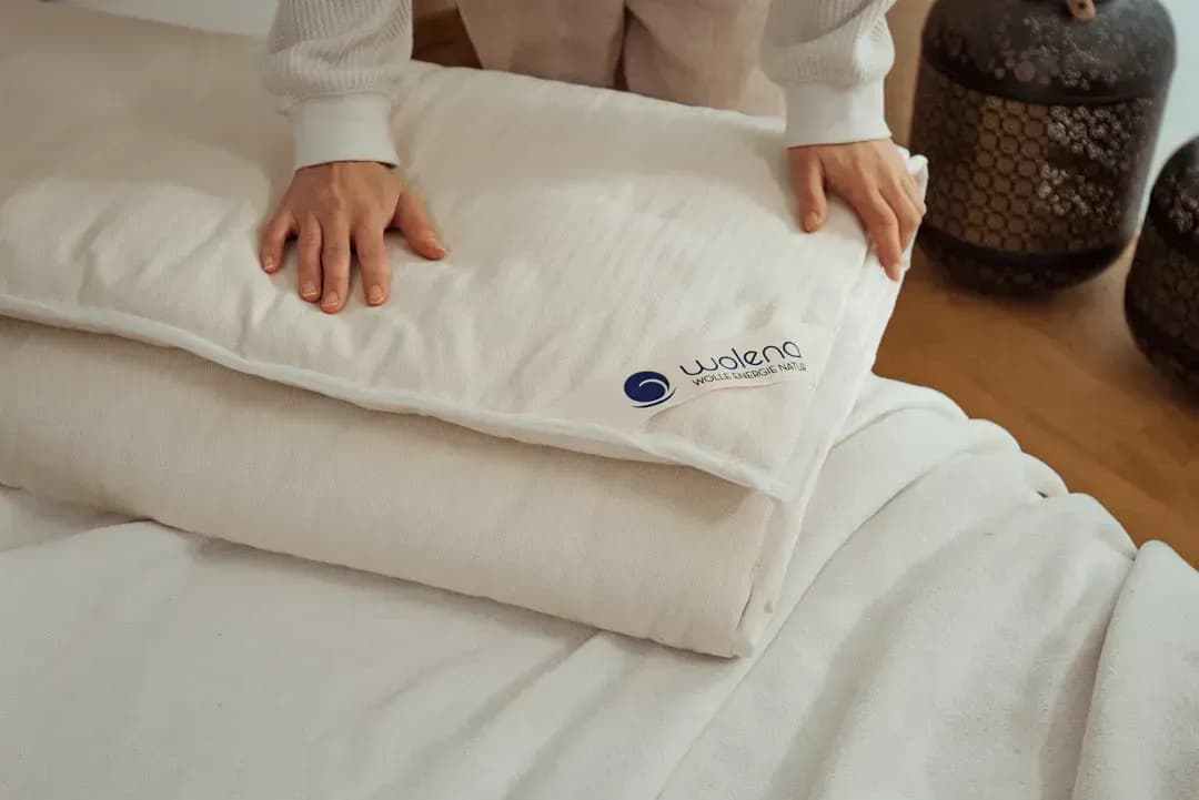 kühlende Matratzenauflage aus Wolle-Hanf, pflegeleicht mit Spanngummis an den Ecken