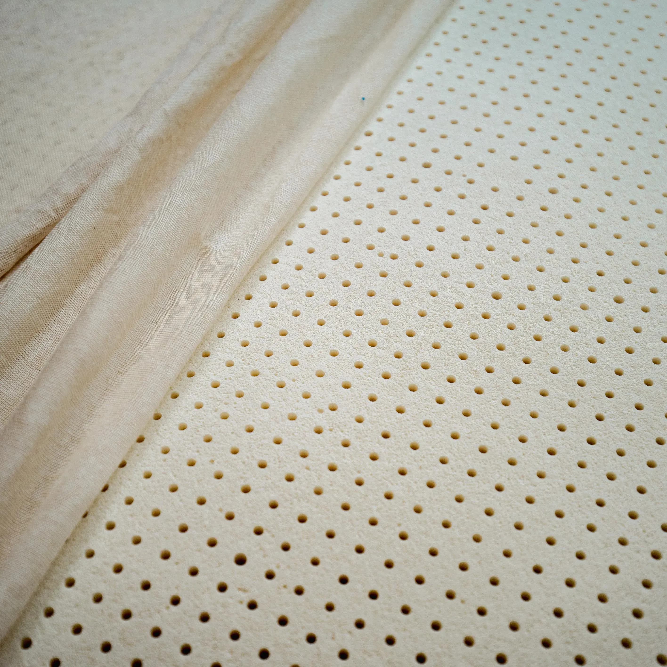 Krabbelauflage aus Bio-Baumwolle und Naturkautschuk – weich, natürlich und schadstofffrei